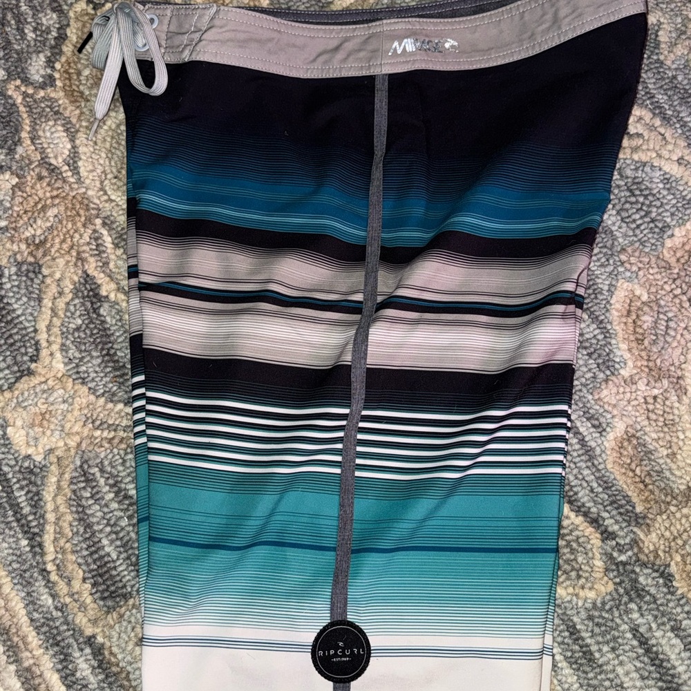 Geometric Patterned Shorts with Drawstring - Picture 11 of 12